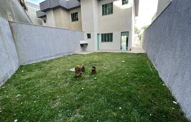 Imagem: A casa possui 3 Dormitórios, 3 Banheiros, 3 Vagas na garagem