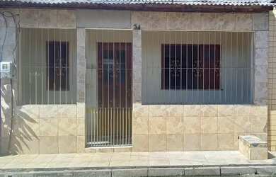 Imagem: A casa possui 2 Dormitórios, 1 Banheiro e está localizado