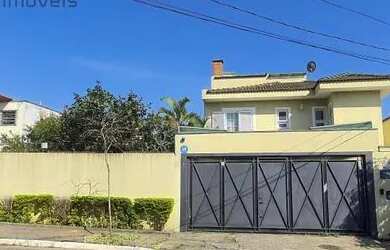 Imagem: A casa possui 3 Dormitórios, 4 Banheiros, 2 Vagas na garagem