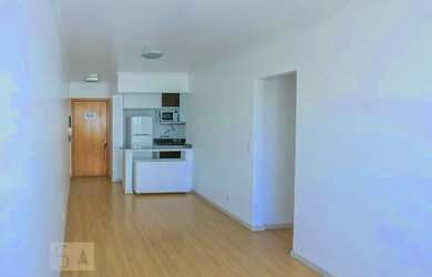 Imagem: O apartamento possui 3 Dormitórios, 1 Banheiro, 1 Vaga na garagem