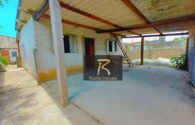 Imagem: A casa possui 2 Dormitórios, 1 Banheiro, 2 Vagas na garagem