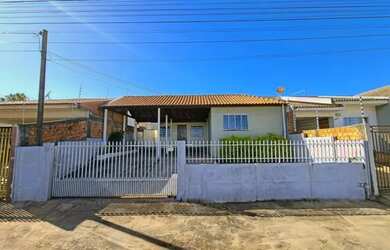 Imagem: A casa possui 1 Dormitório, 1 Banheiro, 1 Vaga na garagem