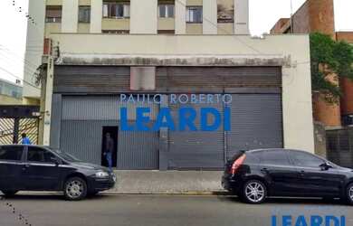 Imagem: O depósito possui 3 Vagas na garagem, 400m² de Área e está