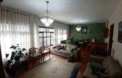 Imagem: A casa possui 5 Dormitórios, 4 Banheiros, 5 Vagas na garagem