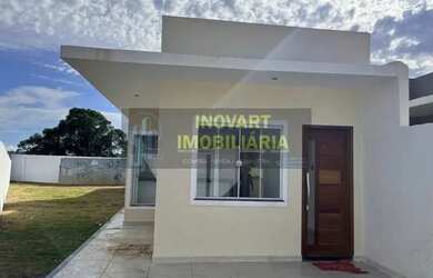 Imagem: A casa possui 3 Dormitórios, 1 Banheiro, 1 Vaga na garagem