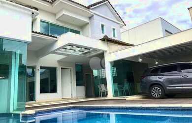 Imagem: A casa em condomínio possui 4 Dormitórios, 5 Banheiros, 2