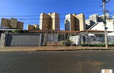 Imagem: A casa possui 4 Dormitórios, 4 Banheiros, 3 Vagas na garagem