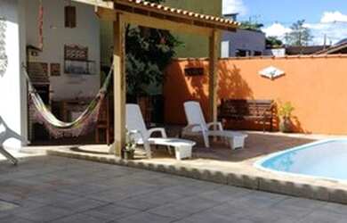 Imagem: A casa possui 2 Dormitórios, 2 Vagas na garagem e está localizado