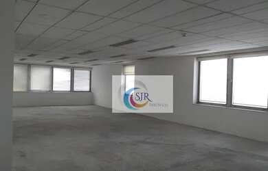 Imagem: O depósito possui 5 Vagas na garagem, 300m² de Área e está