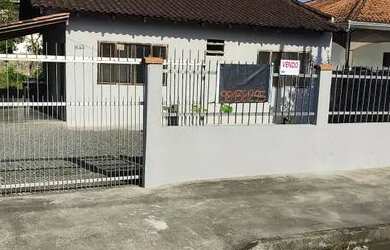 Imagem: A casa possui 2 Dormitórios, 1 Banheiro, 1 Vaga na garagem