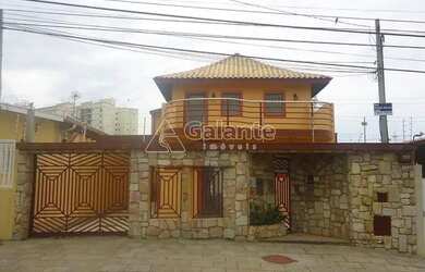 Imagem: A casa possui 3 Dormitórios, 5 Banheiros, 4 Vagas na garagem