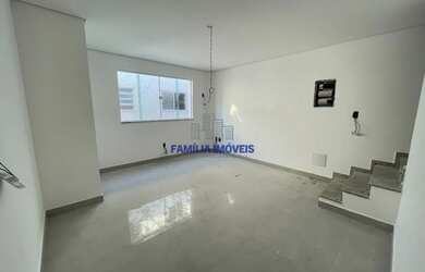 Imagem: A casa possui 2 Dormitórios, 4 Banheiros, 2 Vagas na garagem