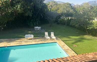 Imagem: A casa em condomínio possui 5 Dormitórios, 5 Banheiros, 4