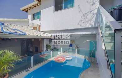 Imagem: A casa possui 3 Dormitórios, 2 Banheiros, 2 Vagas na garagem