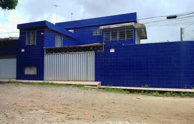 Imagem: A casa possui 5 Dormitórios, 3 Banheiros, 3 Vagas na garagem