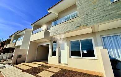 Imagem: A casa em condomínio possui 3 Dormitórios, 3 Banheiros, 2