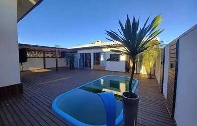 Imagem: A casa possui 2 Dormitórios, 2 Banheiros, 5 Vagas na garagem