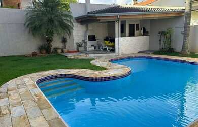 Imagem: A casa em condomínio possui 4 Dormitórios, 5 Banheiros, 5