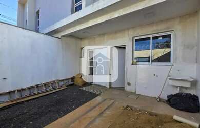 Imagem: A casa possui 2 Dormitórios, 2 Banheiros, 1 Vaga na garagem