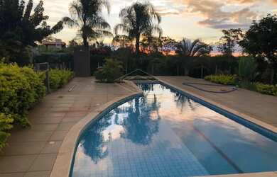 Imagem: A casa em condomínio possui 3 Dormitórios, 1 Banheiro, 4 Vagas