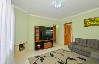 Imagem: A casa possui 2 Dormitórios, 1 Banheiro, 2 Vagas na garagem