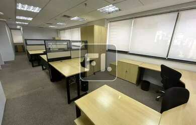 Imagem: O depósito possui 1 Vaga na garagem e 136m² de Área e está