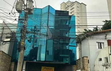 Imagem: O depósito possui 4 Vagas na garagem e 400m² de Área e está