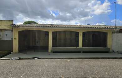 Imagem: A casa em condomínio possui 3 Dormitórios, 2 Banheiros, 1