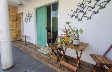 Imagem: A casa possui 3 Dormitórios, 3 Banheiros, 2 Vagas na garagem