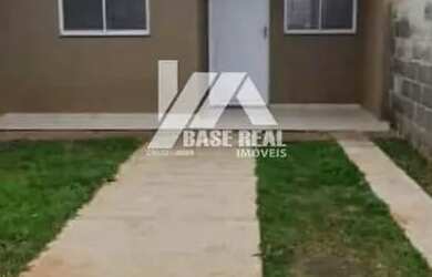 Imagem: A casa possui 2 Dormitórios, 1 Banheiro, 2 Vagas na garagem