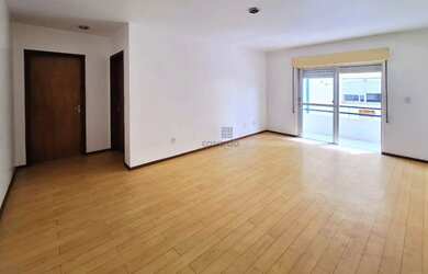 Imagem: O apartamento possui 1 Dormitório, 1 Banheiro, 1 Vaga na garagem