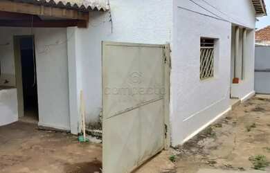 Imagem: A casa possui 2 Dormitórios, 2 Banheiros, 1 Vaga na garagem