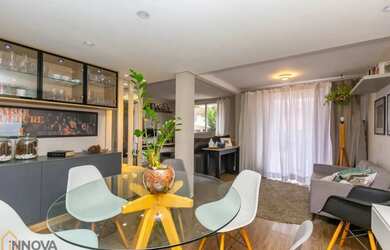 Imagem: A casa possui 3 Dormitórios, 2 Banheiros, 2 Vagas na garagem