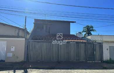 Imagem: A casa possui 4 Dormitórios, 4 Banheiros, 2 Vagas na garagem