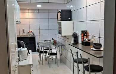 Imagem: A casa possui 2 Dormitórios, 2 Banheiros e está localizado