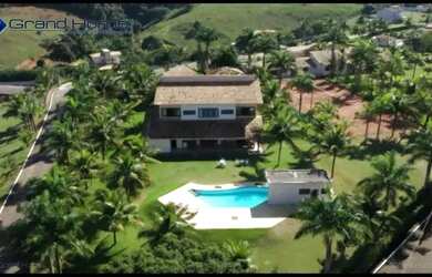 Imagem: A casa possui 5 Dormitórios, 2 Banheiros e 696m² de Área