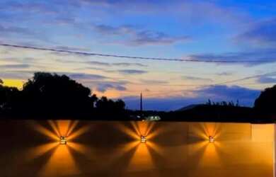 Imagem: A casa possui 2 Dormitórios, Acomodam 10 pessoas, 3 Vagas na