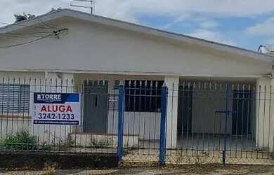 Imagem: A casa possui 2 Dormitórios, 1 Banheiro, 2 Vagas na garagem