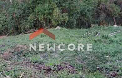 Imagem: O terreno possui 700m² de Área e está localizado em Loteamento