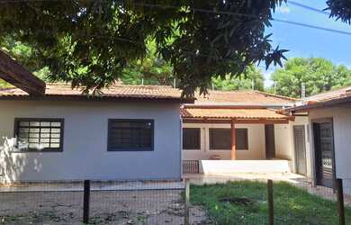 Imagem: A casa em condomínio possui 3 Dormitórios, 3 Banheiros, 2