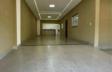 Imagem: A casa possui 3 Dormitórios, 1 Banheiro, 5 Vagas na garagem