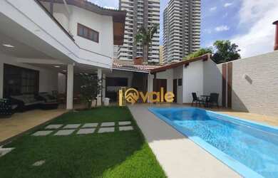 Imagem: A casa em condomínio possui 4 Dormitórios, 5 Banheiros, 4