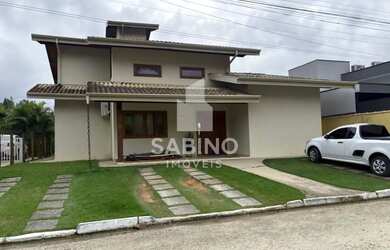 Imagem: A casa em condomínio possui 4 Dormitórios, 1 Banheiro, 3 Vagas