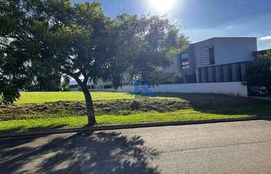 Imagem: O terreno possui 556m² de Área, Imóvel novo e está localizado