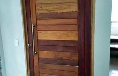 Imagem: A casa possui 3 Dormitórios, 3 Banheiros e 300m² de Área