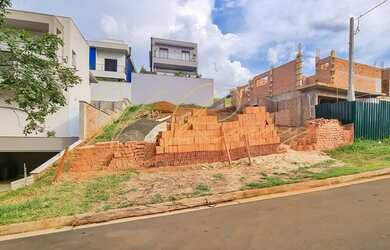 Imagem 1: Terreno em aclive no Villa Bela Vista por R$ 215.000,00