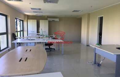 Imagem: O depósito possui 2 Vagas na garagem, 75m² de Área e está