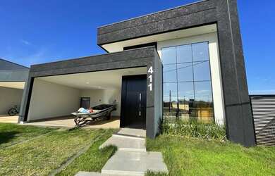 Imagem: A casa em condomínio possui 3 Dormitórios, 4 Banheiros, 3