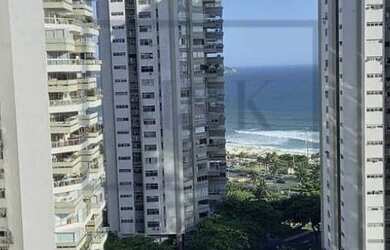 Imagem: O apartamento possui 3 Dormitórios, 5 Banheiros, 2 Vagas na