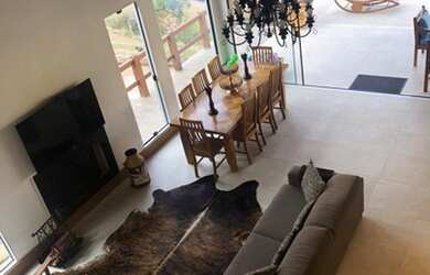 Imagem: A casa em condomínio à venda possui 4 Dormitórios, 4 Banheiros